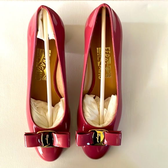 Salvatore Ferragamo Bow Pump Shoe - Picture 3 of 5